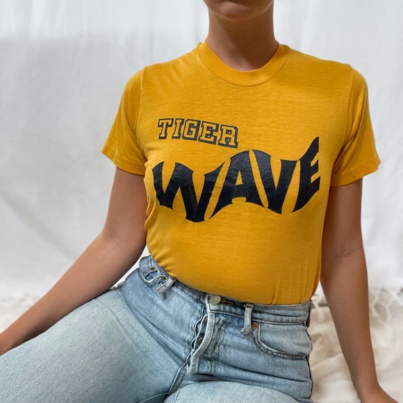 Vintage Tiger Wave Tee - Picture 4 of 6